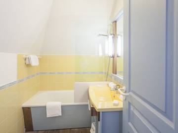 Gîte pour 6 personnes, avec jardin et piscine ainsi que balcon et sauna, animaux acceptés dans Aquaclub de Belle Dune