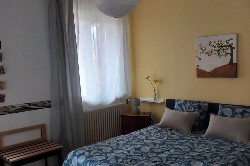 Chambre d'hôte la Chanée avec terrasse couverte in Saint-Germain-du-Bois, Région de Louhans