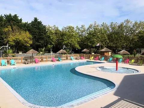 Camping pour 6 personnes, avec piscine à Saint-Martin-de-Ré