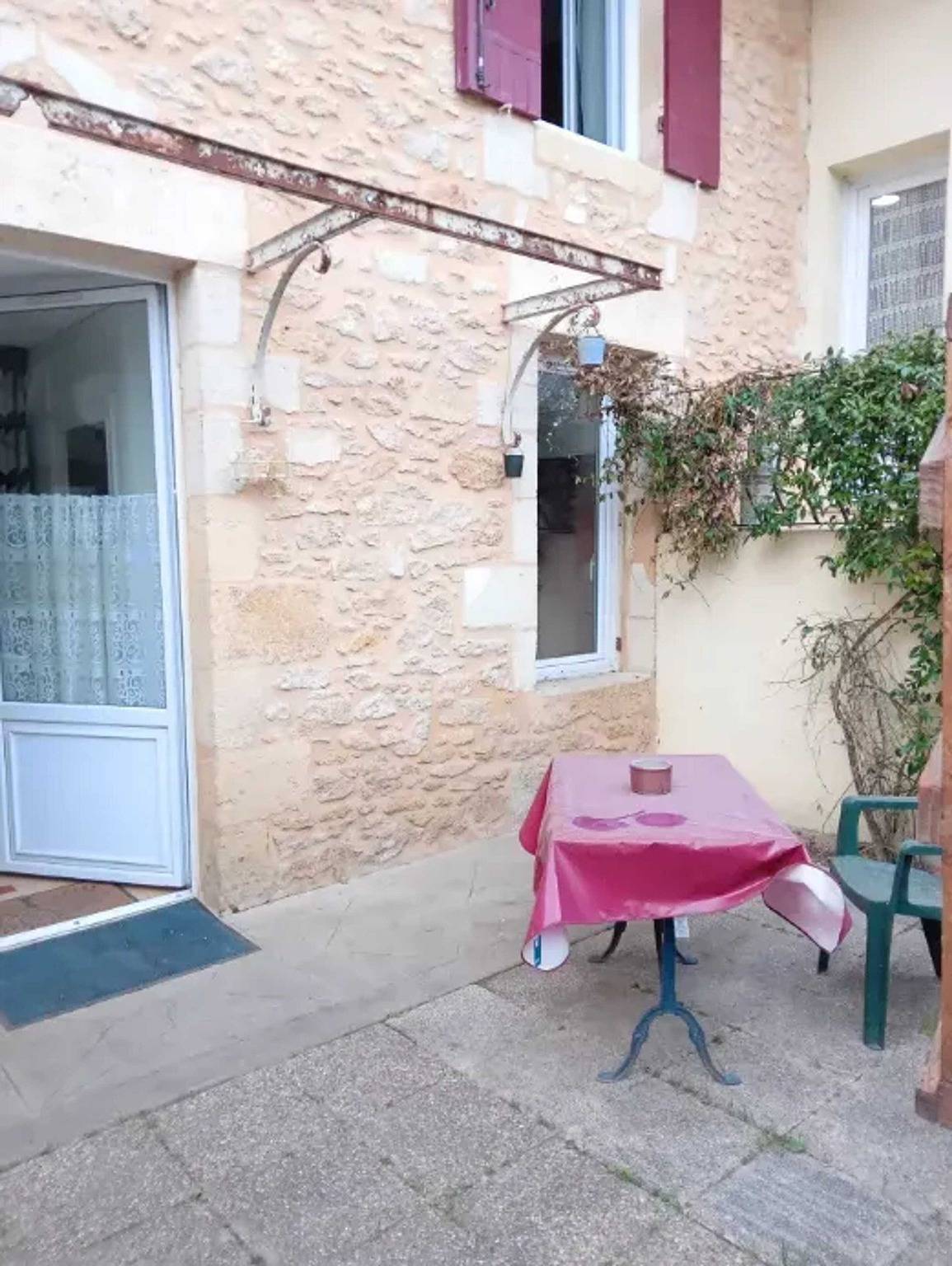 Entire studio, Studio room with dining area - 45m2 in Langon, Langon region