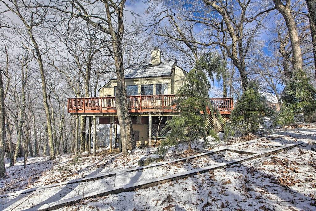 Wintergreen Home mit Whirlpool, Deck & Blick auf die Berge in Wintergreen, Nelson County