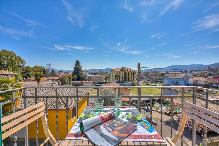 Ferienwohnung für 2 Personen, mit Balkon und Kinderpool sowie Seeblick