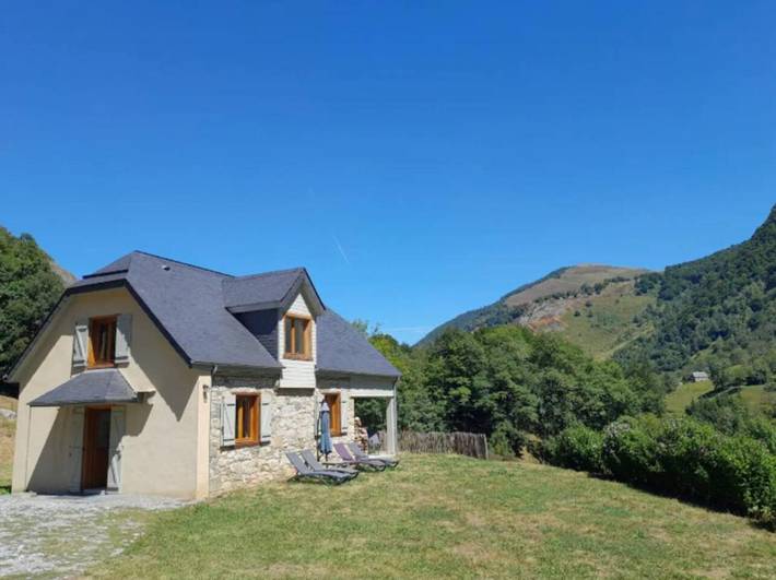 Location de vacances pour 10 personnes, avec jardin et balcon à Estaing