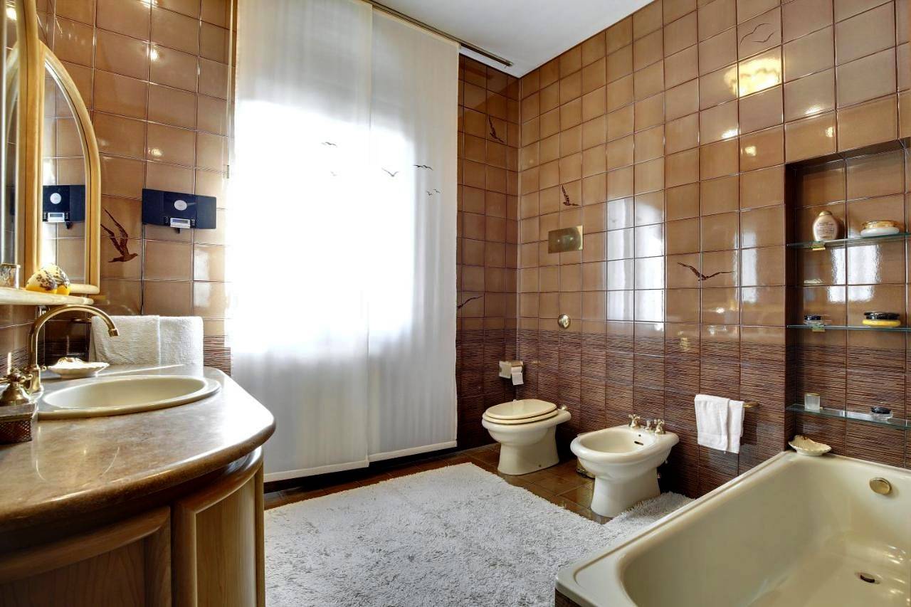 Cały apartament, Two-Bedroom Apartment with Terrace in Murano, Wenecja