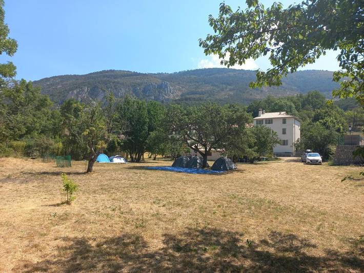 Gîte pour 3 personnes, avec vue ainsi que jardin et terrasse à La Bastide - 2