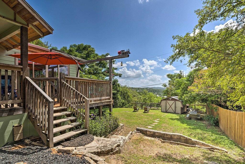 Pet-Friendly Austin Home w/ Deck, Yard, & Views! in Lake Travis