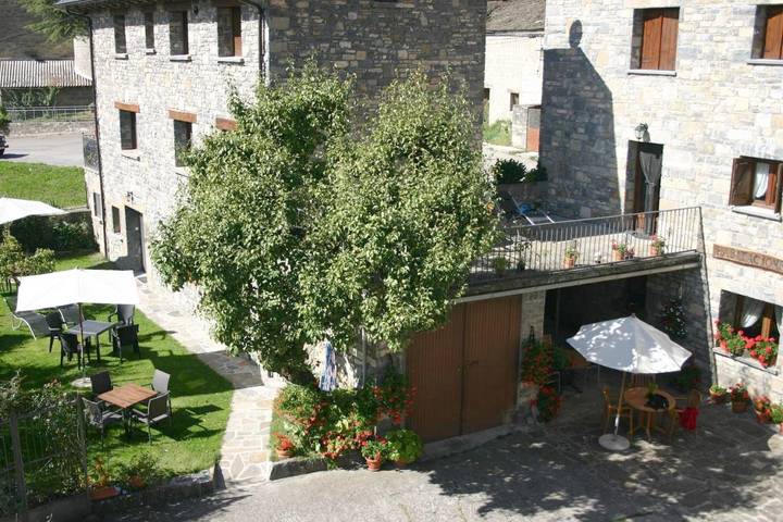 Gîte pour 4 personnes, avec Balcon et Terrasse ainsi que Jardin et Vue à Broto