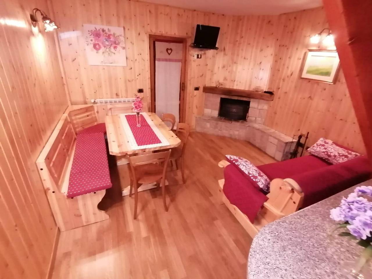 Ganze Wohnung, Apartment 'Heidi Montelivata' mit Bergblick, Balkon und Wlan in Subiaco, Latium