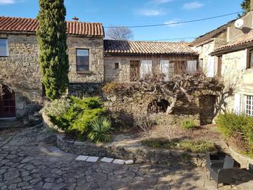 Gîte pour 6 personnes à Aujac