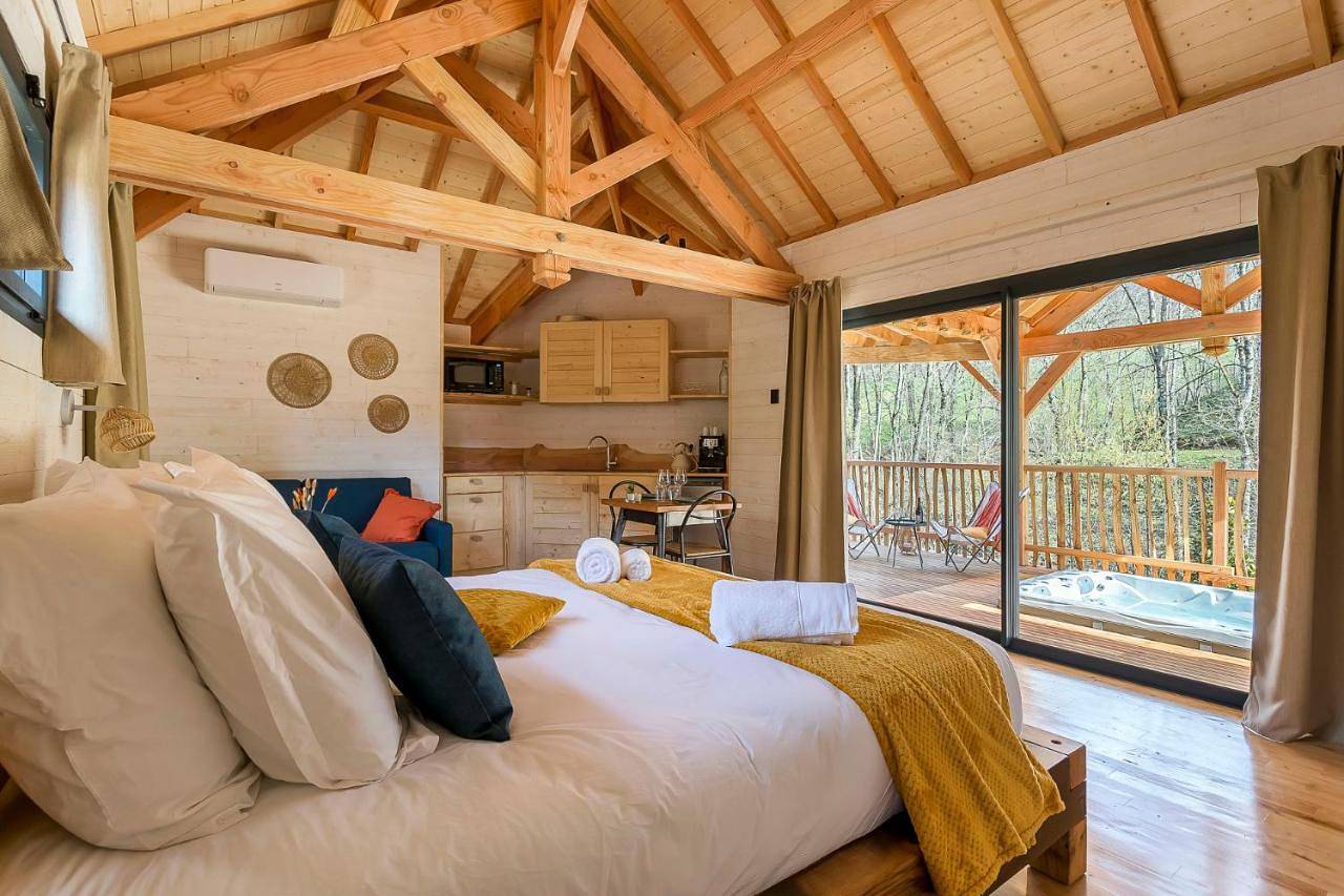 Suite with Hot Tub in Satillieu, Région de Tournon-sur-Rhône