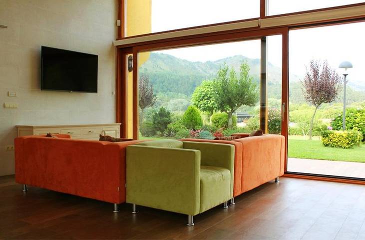 Hôtel pour 3 personnes, avec jardin et terrasse ainsi que vue sur le lac et vue dans Cabárceno - 3