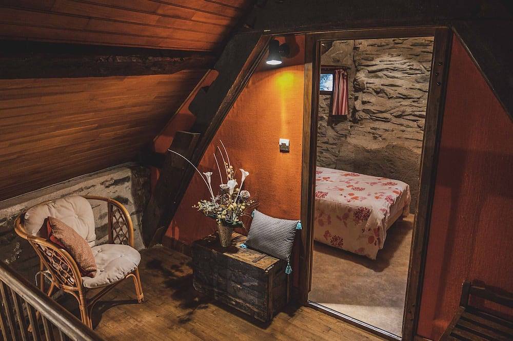 Maison Rivière avec Terrasse, Wifi et Jardin Fleuri - Idéal Pêcheurs in Rouez, Sarthe