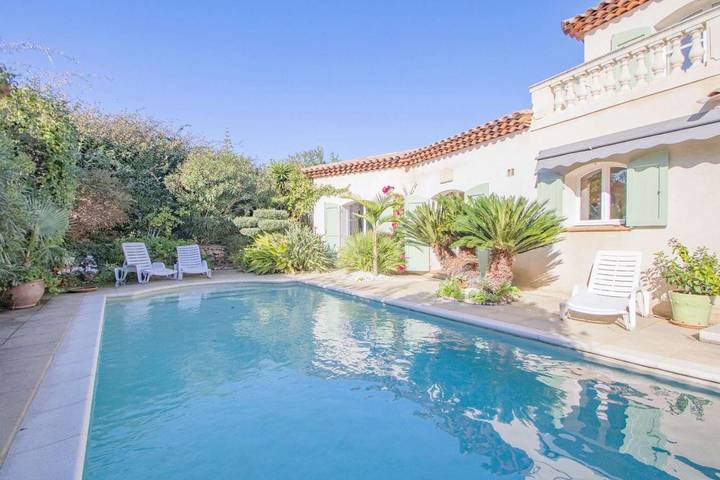 Location de vacances pour 6 personnes, avec jardin ainsi que terrasse et piscine dans Plage Coupereau - 3