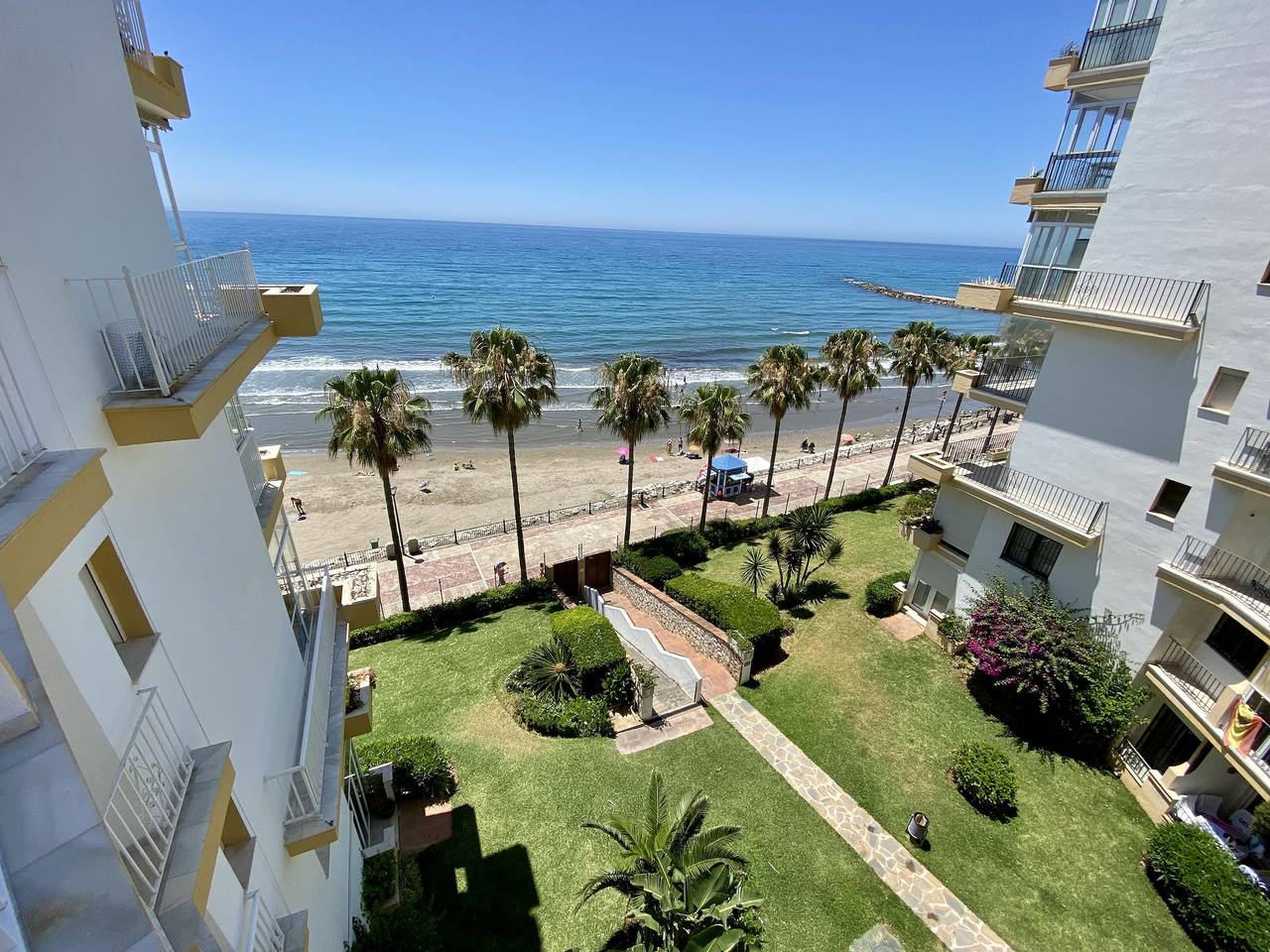 Entire apartment, Apartment 'Overlooking The Beach' with Sea View, Wi-Fi and Air Conditioning in Marbella Centre, Marbella