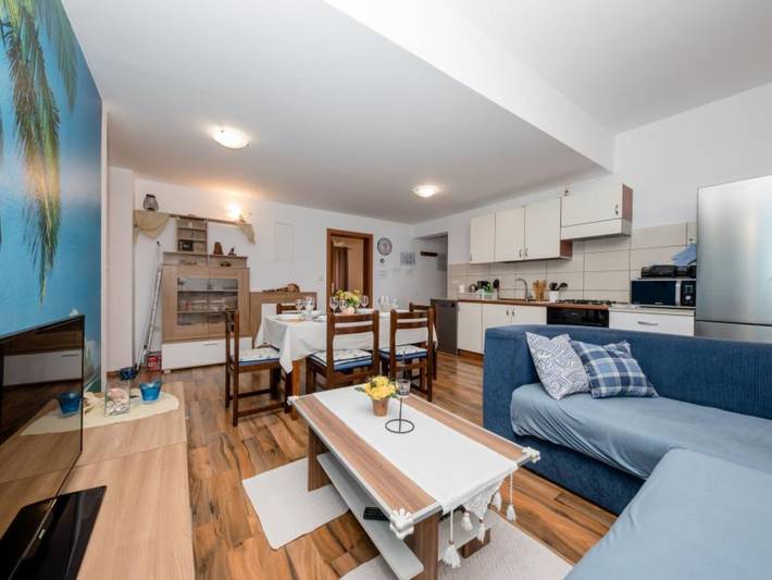 Ferienwohnung für 7 Personen, mit Terrasse und Pool, mit Haustier in Banjol