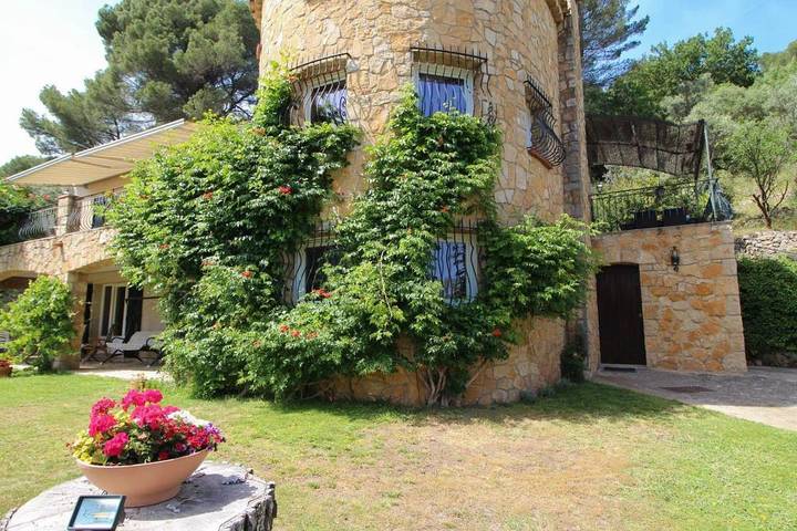 Location de vacances pour 10 personnes, avec jardin et piscine à Bargemon - 2