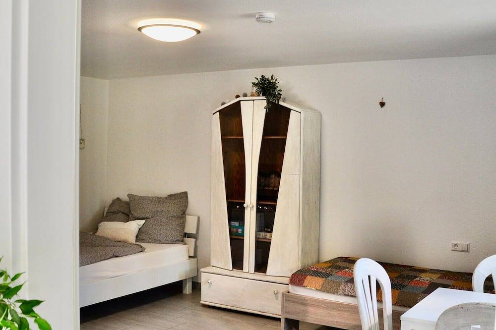 Appartement indépendant sur domaine équestre avec terrasse commune, jardin et Wi-Fi in Gomadingen, Neckar-Alb
