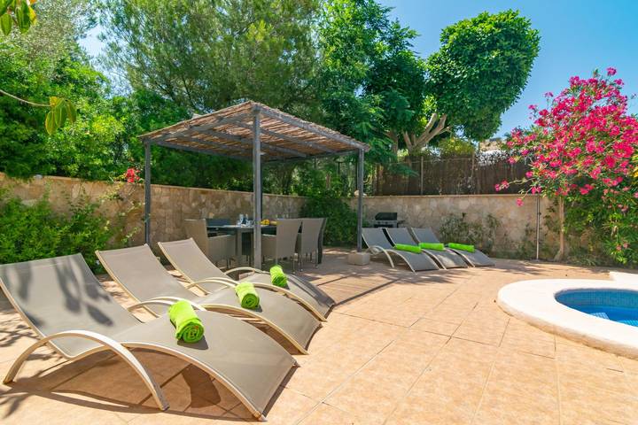 Villa Son Serra - Bonita casa con piscina privada a 750 metros de la playa con Wifi gratis in Playa Son Serra de Marina, Santa Margalida