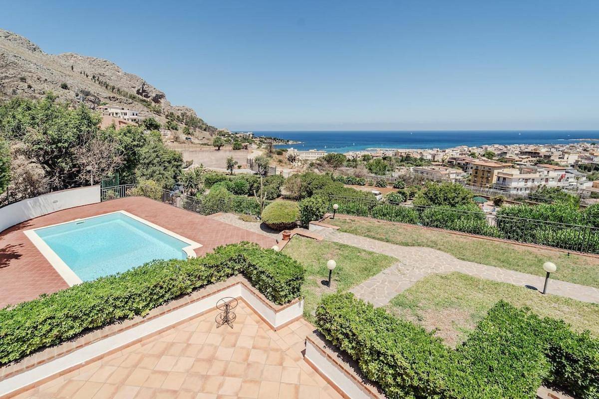 Pool & Panoramic Villa - 9 mins city center in Sferracavallo, Palermo