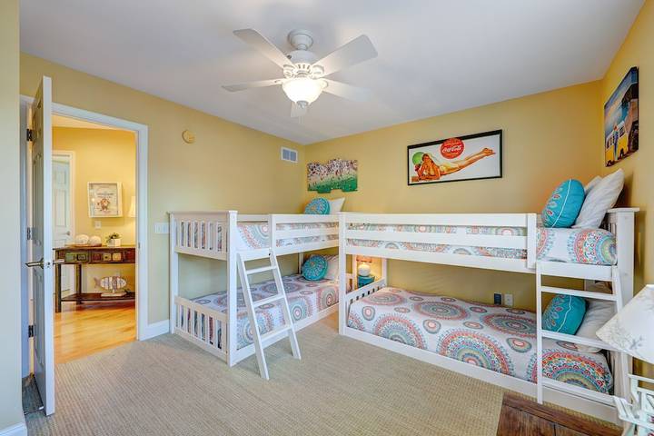 Vacation house for 14 people, with hot tub and yard as well as balcony, with pets in Delaware