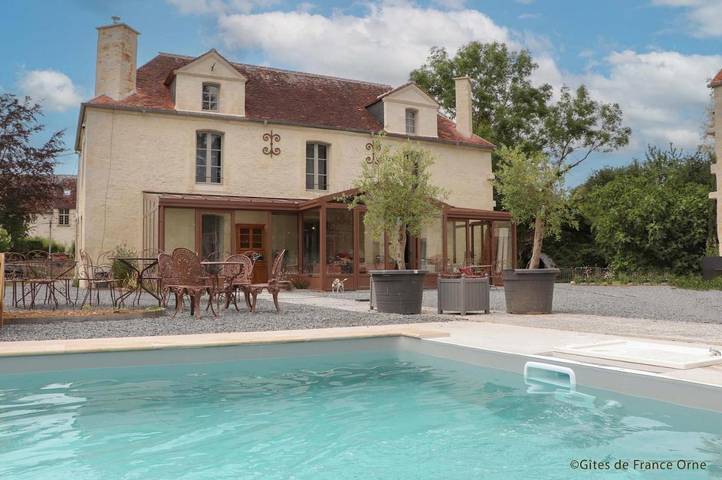 Maison d’hôte pour 2 personnes, avec terrasse et piscine ainsi que jardin et jacuzzi dans Gouffern en Auge