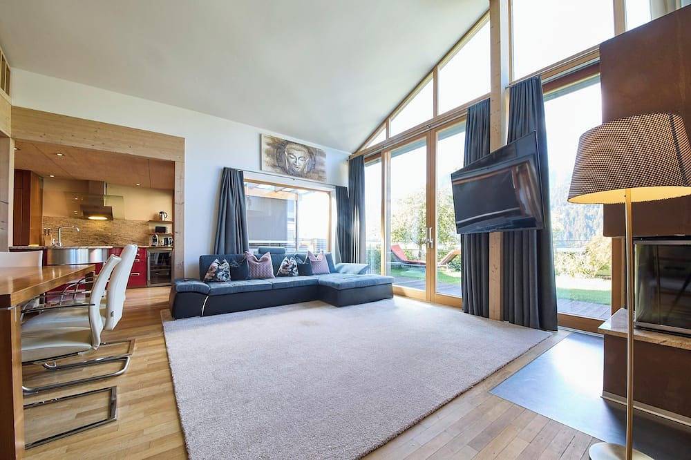 Geheel appartement, Spacious 5-bedroom apartment with fitness room, Wifi in wonderful Maishofen in Maishofen, Kitzbüheler Alpen