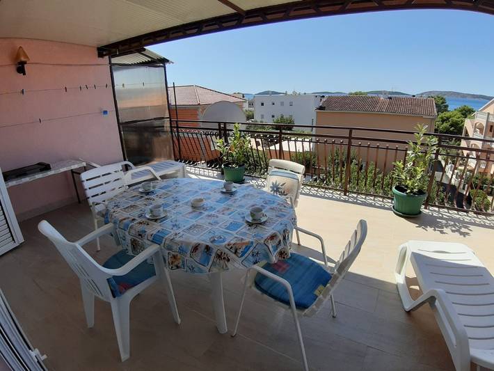 Ferienwohnung für 4 Personen, mit Terrasse in Sibenik