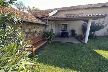 Gîte pour 6 personnes, avec jardin dans Horsarrieu