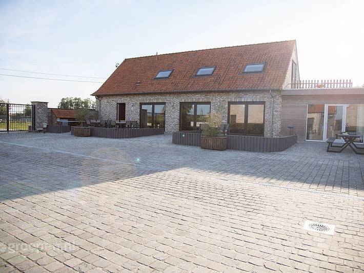 Vakantiehuis voor 30 personen, with Balkon/Terras and Whirlpool as well as Terras and Zwembad in Diksmuide