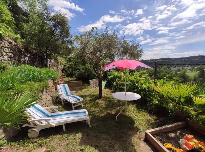 Ferienwohnung für 4 Personen, mit Balkon und Terrasse sowie Garten und Ausblick