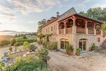 Gîte pour 8 personnes, avec balcon ainsi que jardin et piscine à Prats-du-Périgord