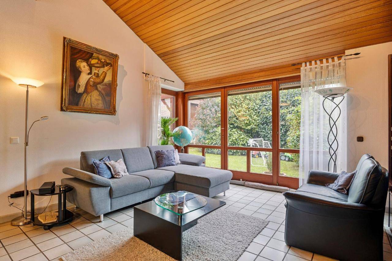 Four-Bedroom House in Hürth, Rhein-Erft-Kreis