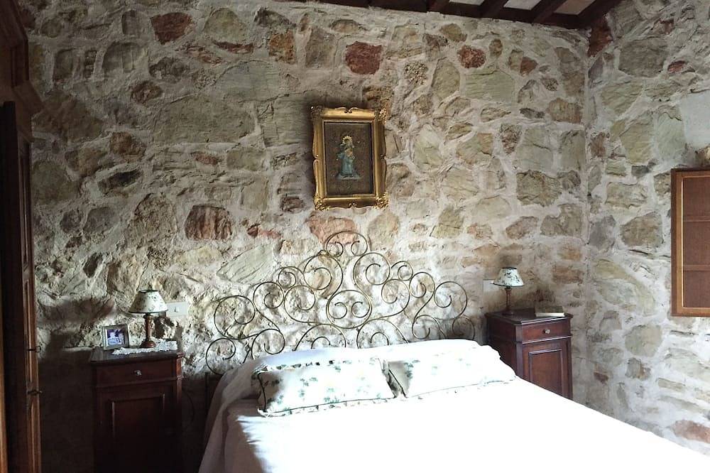 Beautiful stone country villa with pool in the hills in Casaprota, Terminillo