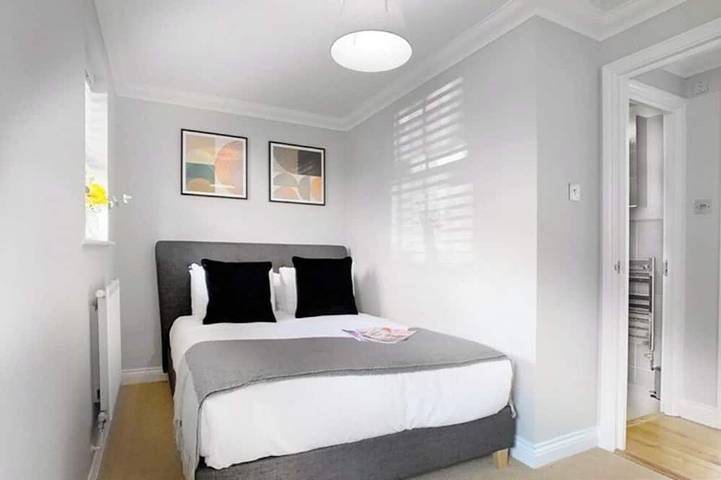 Entire apartment, Wokingham, 2 Bedroom Flat - Private Entrance in Wokingham, Berkshire