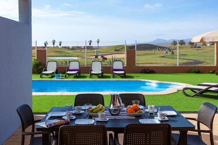 Chalet para 6 personas, con vistas y jardín además de vistas al lago y piscina en Fuerteventura - 3
