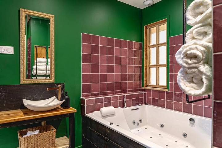 Location de vacances pour 2 personnes, avec jacuzzi et terrasse à Charlieu - 2