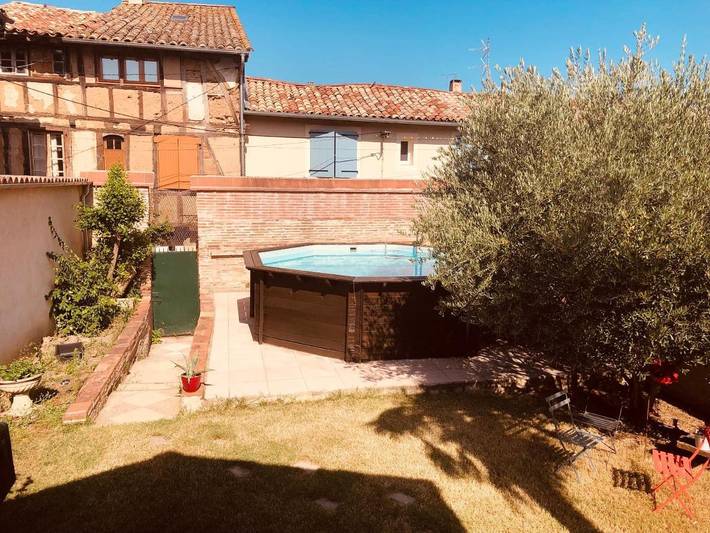 Appartement de vacances pour 4 personnes, avec piscine ainsi que vue et jardin, animaux acceptés