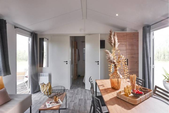 Location de vacances pour 5 personnes, avec piscine ainsi que terrasse et jacuzzi, adapté aux familles dans Plage des sables d'or - 3