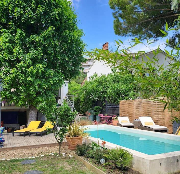 Ferienhaus für 10 Personen, mit Terrasse und Garten sowie Pool