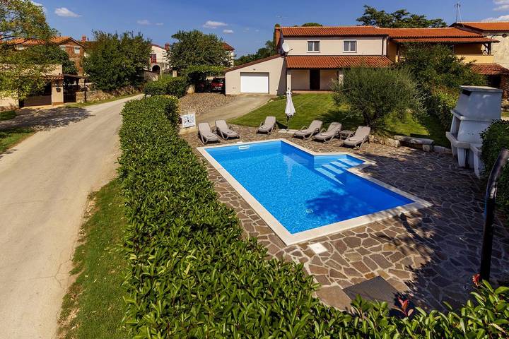 Ferienhaus für 6 Personen, mit Terrasse und Pool in Kosinozici - 4