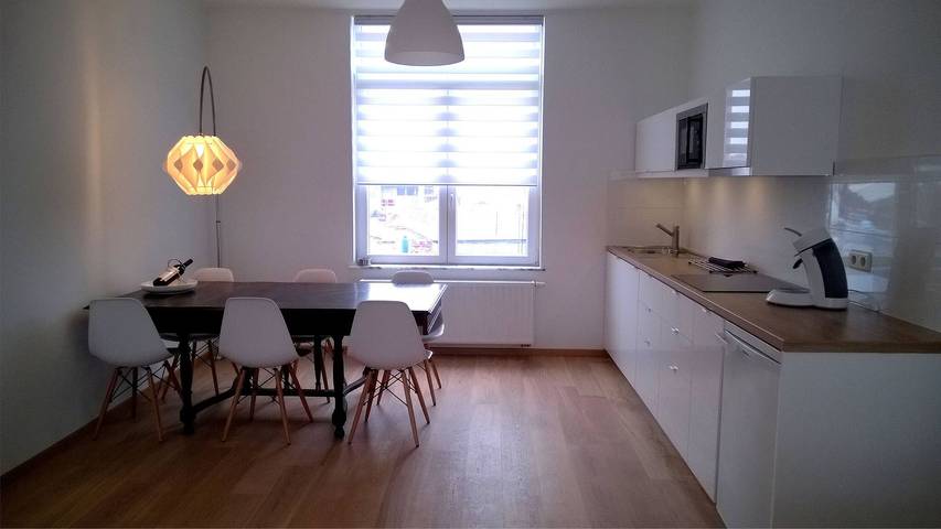 Geheel appartement, Almost White, Near Train, Metro n7688 in Anderlecht, Vlaanderen
