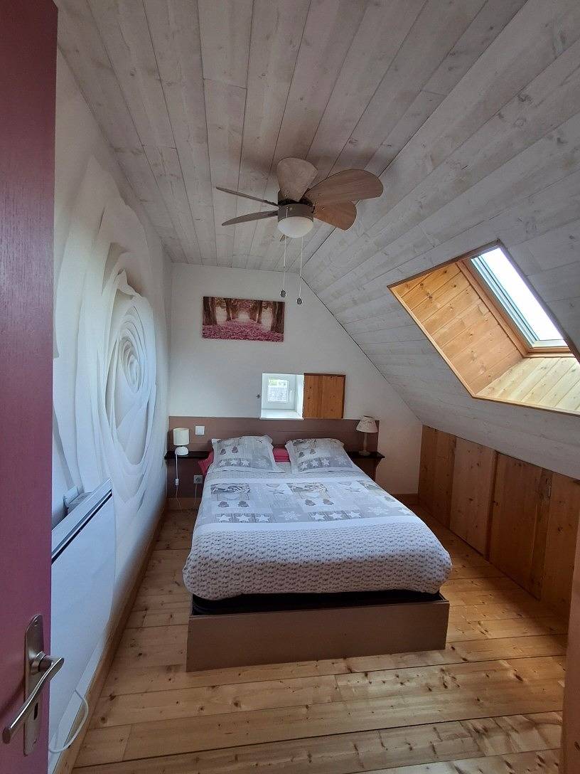 Les Roses des Bois - Chambre Le Puy-Gros in Murat-le-Quaire, Parc naturel régional des Volcans d'Auvergne