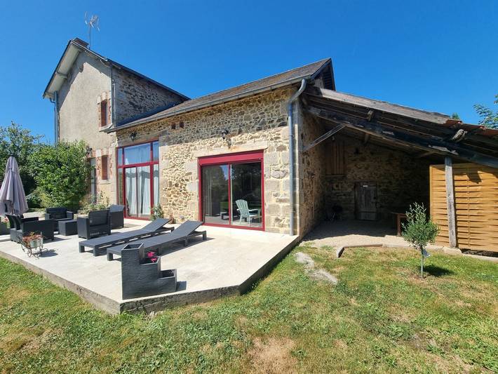 Gîte pour 6 personnes, avec terrasse et jardin, animaux acceptés à Le Châtenet-en-Dognon