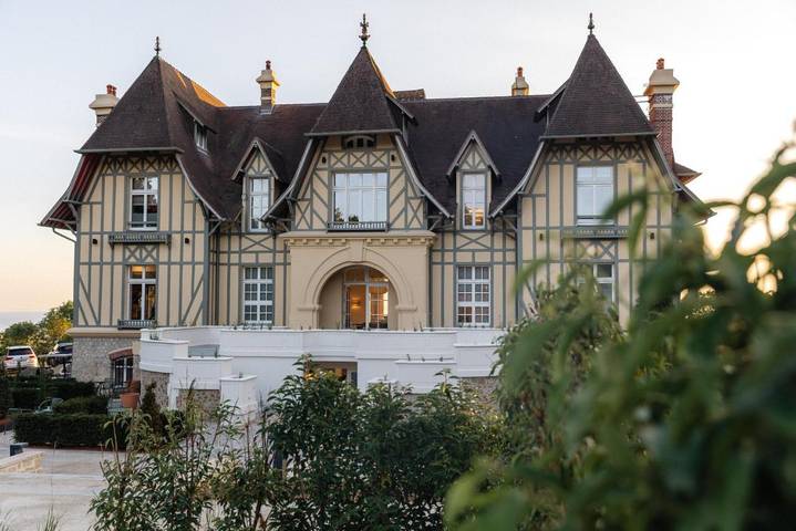 Hotel para 2 personas, con piscina y jacuzzi además de jardín y sauna - 1