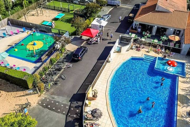 Gîte pour 2 personnes, avec piscine dans Plage De La Paree Du Jonc - 2