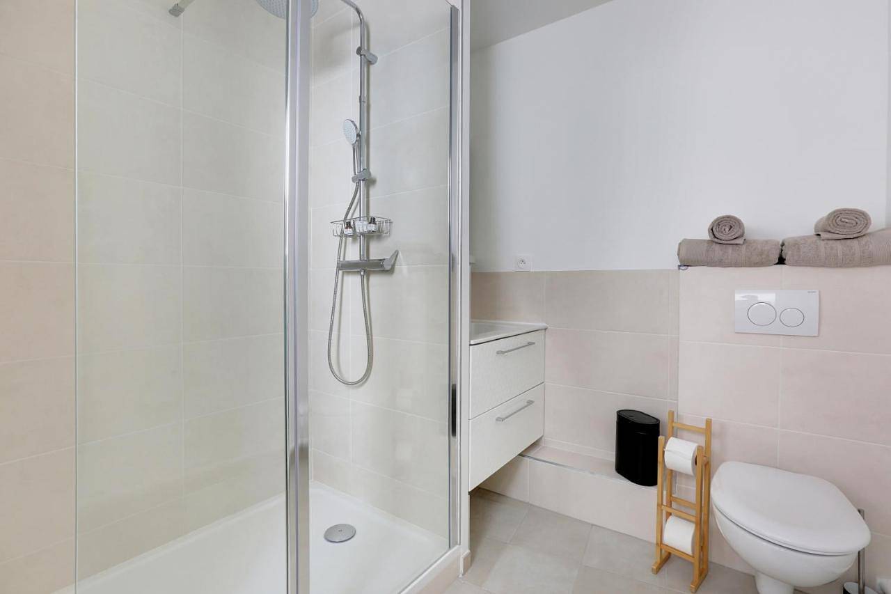 Appartement entier, One-Bedroom Apartment in Viroflay, Yvelines