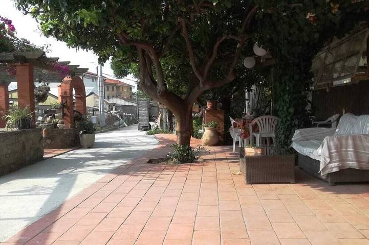 Gîte pour 6 personnes, avec jardin, animaux acceptés à Vallecrosia