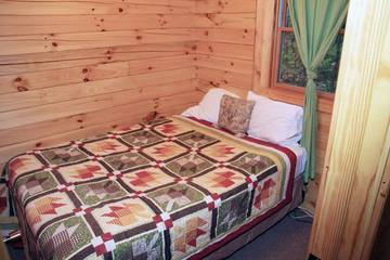 Log Cabin for 6 Guests in Hocking Hills, Hocking County, Picture 2