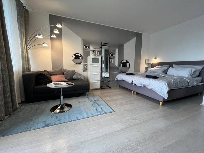 Ferienwohnung für 2 Personen, mit Balkon und Terrasse sowie Ausblick in Neuss