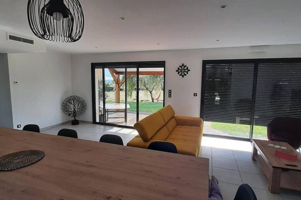 Three-Bedroom House in District de Lu'nan, Lot